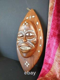 Ancienne Papouasie-Nouvelle-Guinée Bougainville Island Sculpture en bois incrusté de nacre