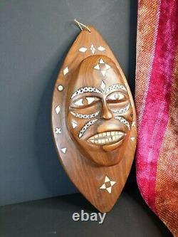 Ancienne Papouasie-Nouvelle-Guinée Bougainville Island Sculpture en bois incrusté de nacre