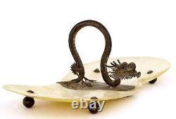 Assiette en argent massif chinois du XIXe siècle avec sculpture en nacre de dragon