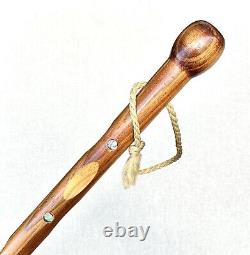 Bâton de marche canne avec bouton de frime en nacre et bois sculpté ancien vintage
