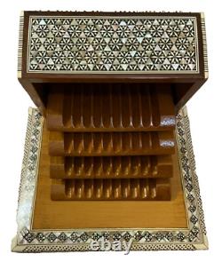 Boîte à cigarettes en bois antique faite à la main avec incrustation de nacre sculptée (40 cigarettes)
