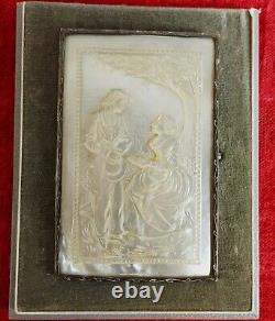Boîte à poudre de dame. Nacre sculptée et argent. Espagne. 19ème-20ème siècle.