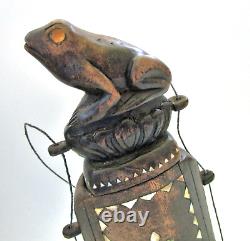 Boîte à tabac à priser en bois dur sculpté asiatique antique RARE avec incrustation de nacre représentant une grenouille assise