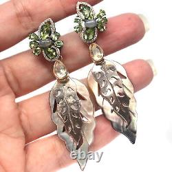 Boucles d'oreilles en feuille de nacre sculptée, péridot, labradorite et zircone cubique en argent 925