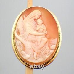 Broche pendentif en camée de coquillage sculpté Mère et Enfant en or 18 carats