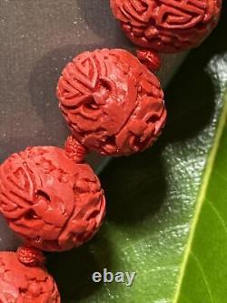 Collier asiatique en perles de cinnabre rouge sculpté en forme de 1/2 voiture Chine 22 Shou Longévité & Santé
