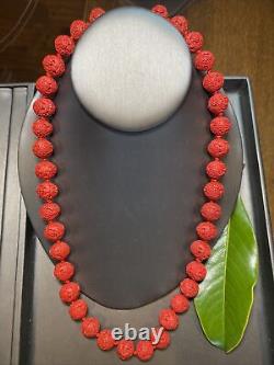 Collier asiatique en perles de cinnabre rouge sculpté en forme de 1/2 voiture Chine 22 Shou Longévité & Santé