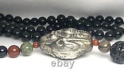 Collier en perles de cornaline et d'onyx noir asiatique sculptées avec figurine gravée en argent sterling VTG 30