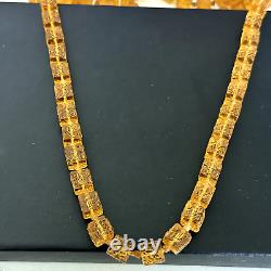 Collier vintage long et lourd en verre orange sculpté et gravé à la main avec des perles nouées de 58 pouces