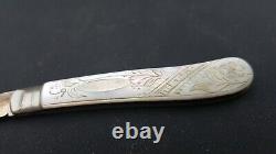 Couteau à fruits pliable en argent sterling antique et nacre sculptée, Angleterre.