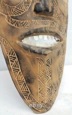 Masque en bois sculpté rare Honiara Îles Salomon Pacifique Sud Nacre de Mère