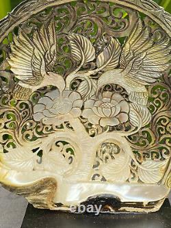 Oiseau de Phénix sculpté en coquille de nacre éblouissante incluant un support.