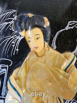 Panneaux muraux vintage en bois noir peint à la main avec incrustations de nacre sculptée représentant des geishas