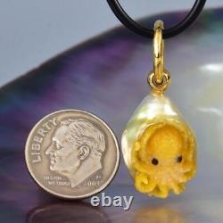 Pendentif pieuvre perle de mer du Sud sculptée en nacre et vermeil en argent sterling 5,62 g