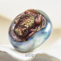 Perle baroque de la mer du Sud et grenouille sculptée en nacre de couleur bronze 3,92 g