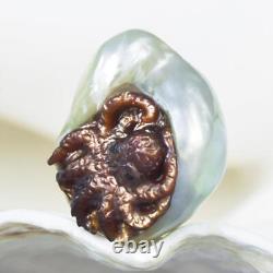 Perle baroque géante de la mer du Sud et coquillage de nacre sculptée avec poulpe 4,29 g