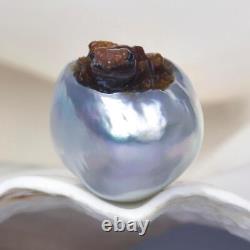 Perle baroque géante de la mer du Sud et grenouille sculptée en coquille de nacre 5,41 g