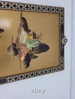 Plaque murale en nacre de mère de perle sculptée et peinte à la main de style antique chinois.