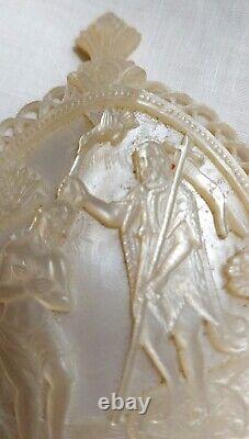 Sculpture religieuse antique en nacre de mère de perle de Bethléem, Baptême. XIXe siècle.